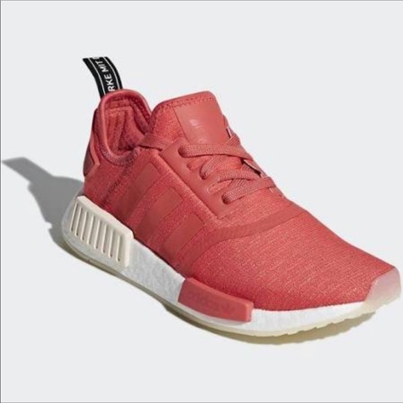 nmd r1 trace scarlet